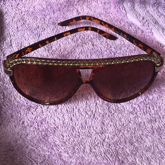 Big Bouji Style Aviator Sunglasses with Gold Chain rim Tortoiseshell frames - Picture 2 of 16